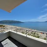 Grace Beachfront Apartment Vlorë