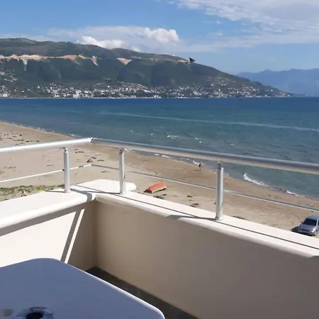 شقة Grace Beachfront فلورا
