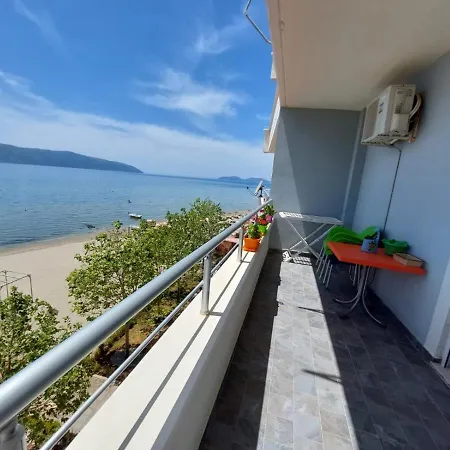 Grace Beachfront * فلورا