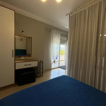 Grace Beachfront فلورا