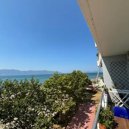 شقة Grace Beachfront فلورا