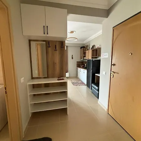 Grace Beachfront شقة فلورا